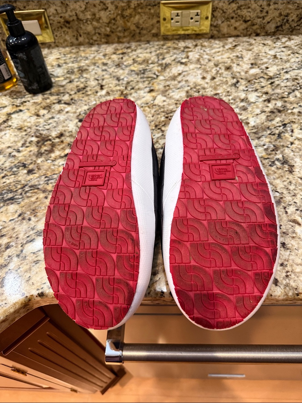 The North Face Mens Black, Yellow & Red Puffy Slip-On Slippers size 12 - Picture 4 of 4